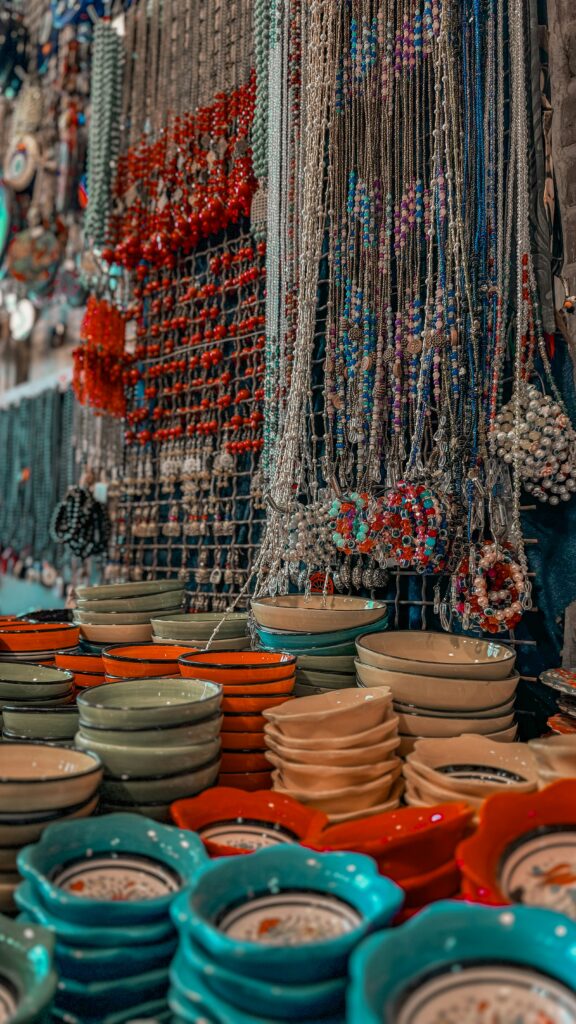 تحديات تواجه العادات والتقاليد